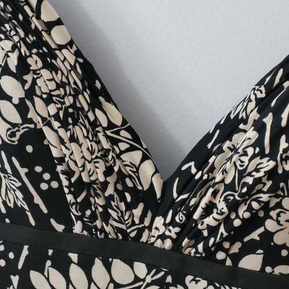 Empire Fit & Flare Sweetheart Neck Support Dress - Picture 2 of 9